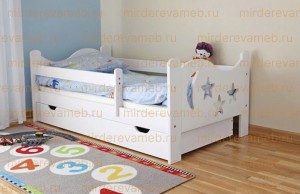 Кровать Звездочет с бортиком из массива