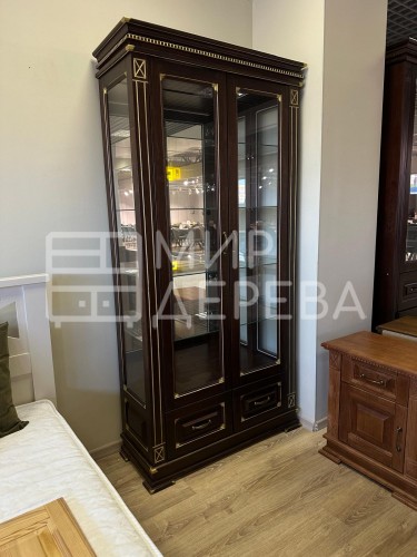 Распродажа экспозиций с магазина! Шкаф - Сервант Верди - 313 из массива Бука, оттенок грецкий орех 3 + патина золото